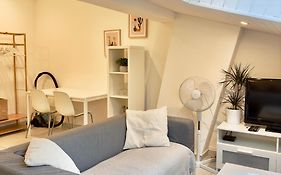 Studio Lumineux & Spacieux, Tout Neuf, Grand Lit